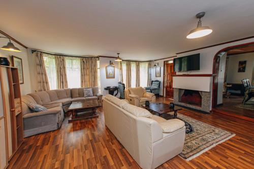 Karen Crown 5BR Villa in ไนโรบี