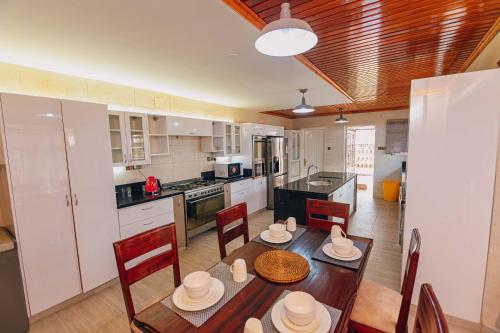 Karen Crown 5BR Villa in ไนโรบี