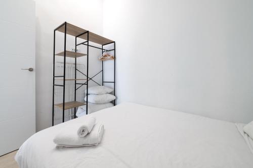 QST17 Chamberí 1 Bedroom Apartament - image 3