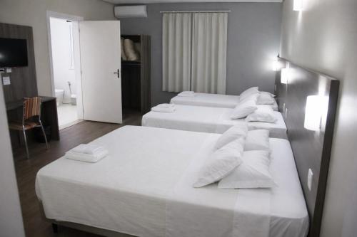 1 double bed, 2 twin beds