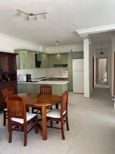 Cuina, Beach House With Direct Access to Private Beach Near Bodrum in Çamlik
