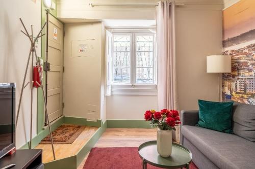Cozy Apt in Heart of Lisbon with AC by Lisbeyond, Lisboa