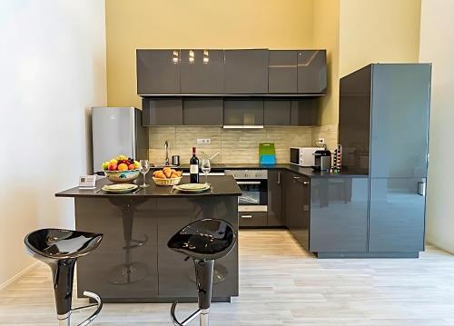 Spacious Riverside Residency - Magnificent View 5