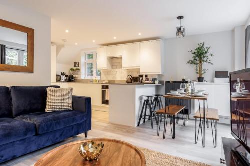 The Coach House - Beautiful and Spacious Outside Decking – khách sạn tại West Bournemouth