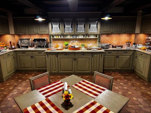 餐飲選擇, 貝拉穆茲卡酒店 (Hotel Bella Muzica) in 布拉索夫市中心