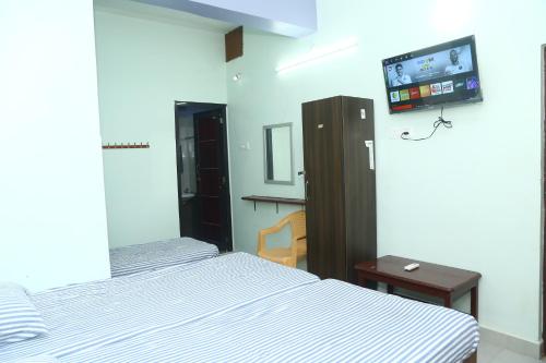 sri mahalakshmi guest house in Viluppuram