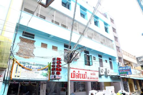 sri mahalakshmi guest house in Viluppuram