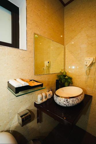 room detail thumbnail 2