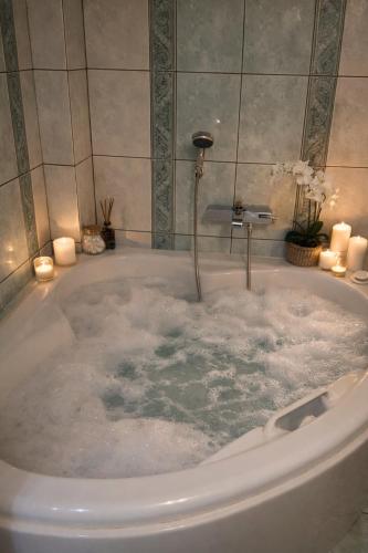 Hot tub, A&S Luxury Apartment in Kavala