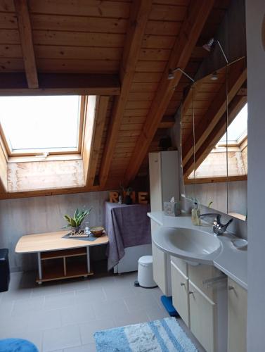 Gemutliches, ruhiges Dachgeschosszimmer in Ehringshausen