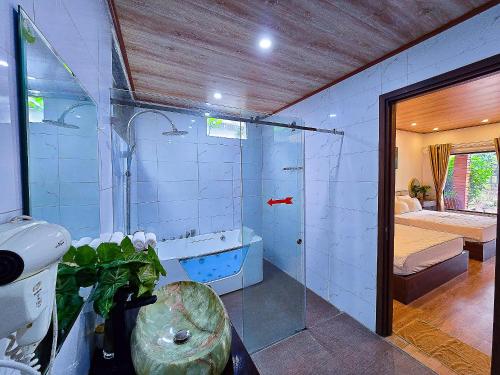 room detail thumbnail 2