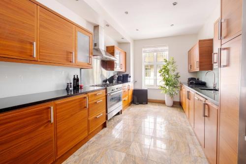 LONDONERS - Mayfair Grand Serviced Apartments - image 4