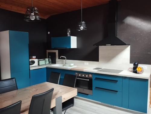 Konyha, La Canissa Carrada Gîte pour 14 personnes (La Canissa Carrada Gite pour 14 personnes) in Chaspuzac