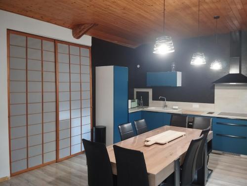 Konyha, La Canissa Carrada Gîte pour 14 personnes (La Canissa Carrada Gite pour 14 personnes) in Chaspuzac
