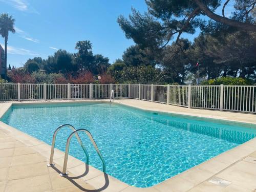 Appartement -piscine- proche bord de mer et centre
