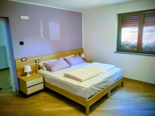 1 queen bed, 1 twin bed