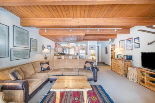 Ajax Vista at Riverside Condo - image 3