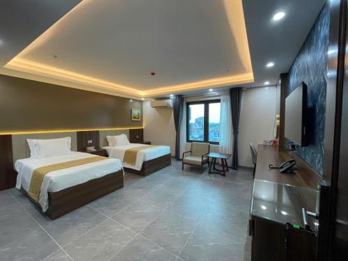 CROWN HOTEL in Van An