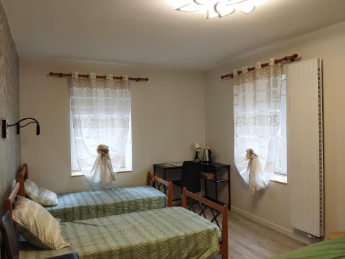 La Canissa Carrada chambre familiale Canopée (La Canissa Carrada chambre familiale Canopee) in Chaspuzac