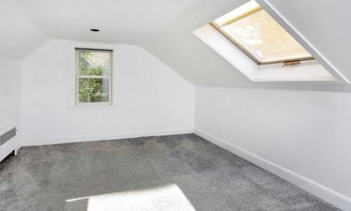 5BR World Cup Home Base, Upscale Neighborhood, 25mins to Gillette & Boston in Newton (Massachusetts)