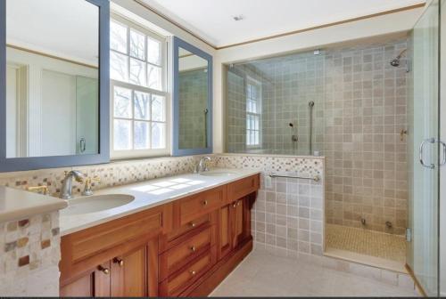5BR World Cup Home Base, Upscale Neighborhood, 25mins to Gillette & Boston in Newton (Massachusetts)
