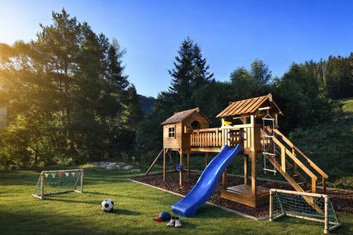 Chalet Mountain Rock - Luxury Lodge at Chalets Kvačianska dolina (Chalet Mountain Rock - Luxury Lodge at Chalets Kvacianska dolina) in Huti