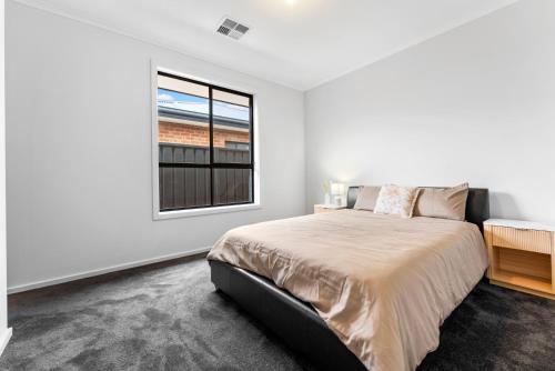 Stylish Luxury 4BR - Close to Wineries & City in Smithfield Plains