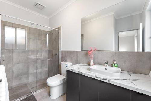 Stylish Luxury 4BR - Close to Wineries & City in Smithfield Plains