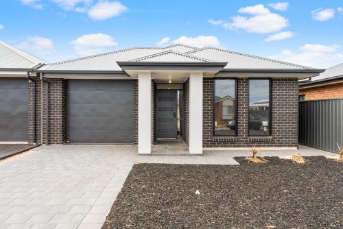 Stylish Luxury 4BR - Close to Wineries & City in Smithfield Plains