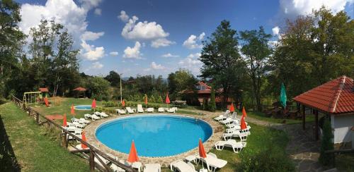 Peldbaseins, Villa Mark in Kraevo