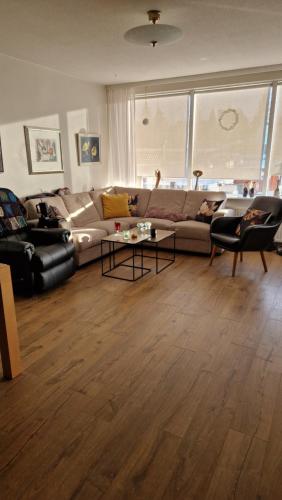 Cozy apartment in Reykjavik – khách sạn tại Lindir / Sel