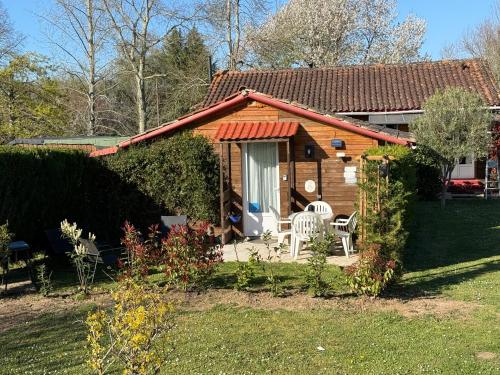 Chalet de campagne en Dordogne avec piscine in Saint-Agne