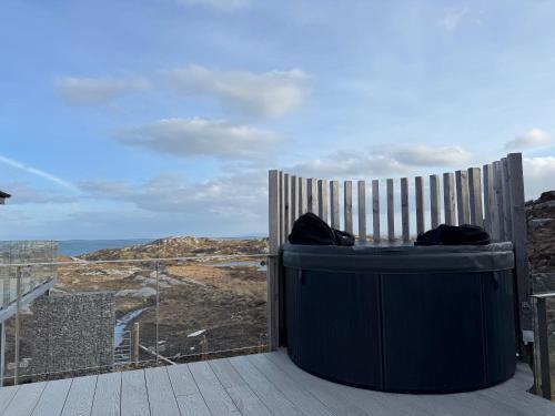 Pezsgőfürdő, Baile An Or Luxury Holiday Home - Isle of Harris in Rodel