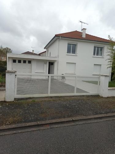 Comfortable studio dans une maison au calme - Location saisonnière - Bellerive-sur-Allier