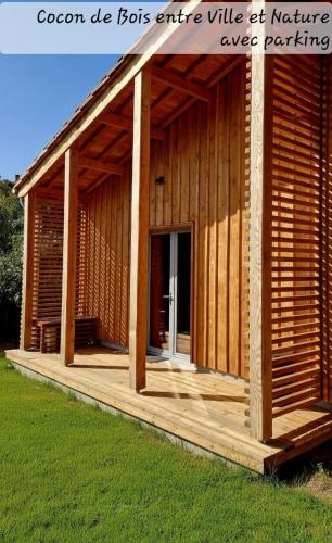 Cocoon de bois entre Ville et Nature avec parking gîte à louer Capens