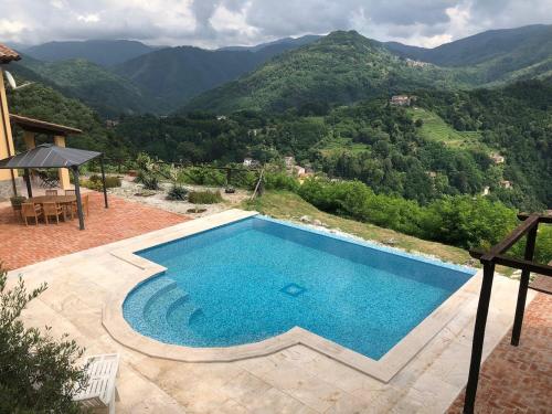 Casa Duetto - Villa with Infinity Pool & view over Lima valley in Баньї ді Лукка