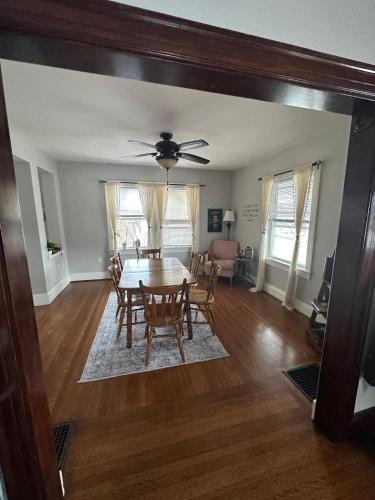 -No22- Comfy Room in a House - 5 min to Green Line T Station & Newton Wellesley Hospital at Newton B in Newton (Massachusetts)