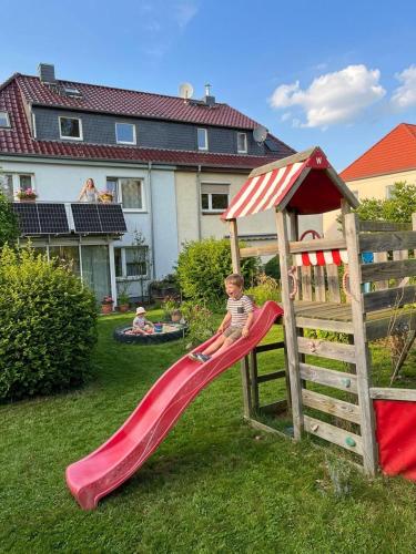 Kert, Gemütliche Ferienwohnungen Teterow für bis zu 10 Personen (Gemutliche Ferienwohnungen Teterow fur bis zu 10 Personen) in Teterow