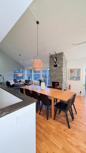 Modern mountain cabin offering breathtaking views and serene surroundings in Syssleback