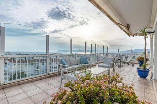 72 MAR - Stunning 2-bedroom rooftop with sea view - parking