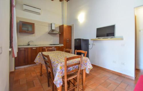 Konyha, Lovely Home In Pescia Romana With Wifi in Pescia Romana