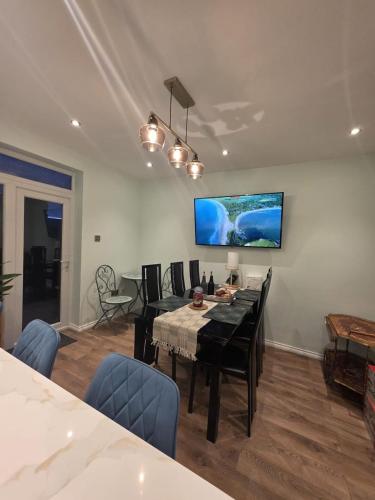 Designer Luxury 3BR Home Spacious & Serene – khách sạn tại Kingsbrook