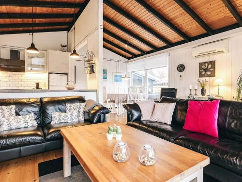 Oprema, Modern Retreat in Marielyst in Vaeggerlose