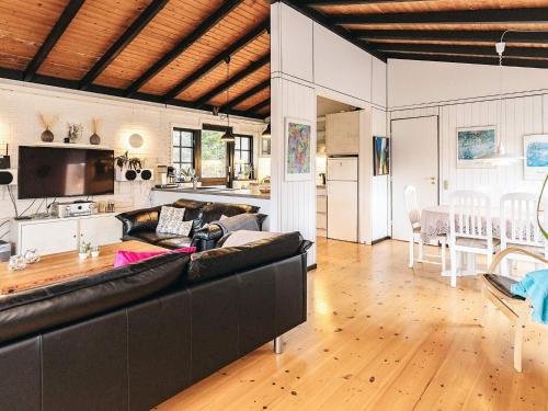 Oprema, Modern Retreat in Marielyst in Vaeggerlose