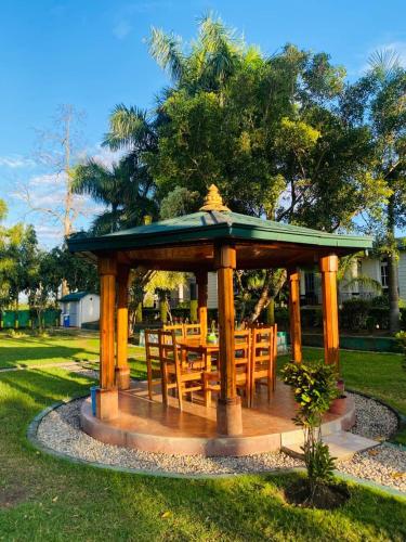 Sishwar Chitwan Tiger Resort in Kawasoti