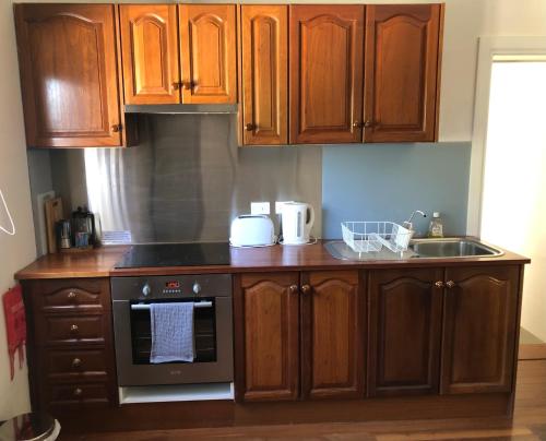 virtuve, Clare to Spalding character escape in Spalding