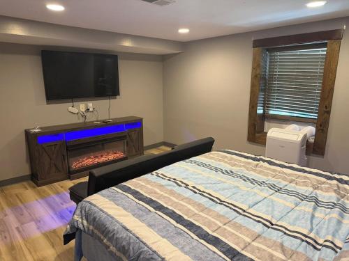 Boonville House on the Hill 2 bedroom fully furnished apartment in 布恩維爾