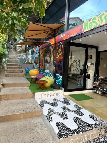 The High Dogs Hostel near Thai sea