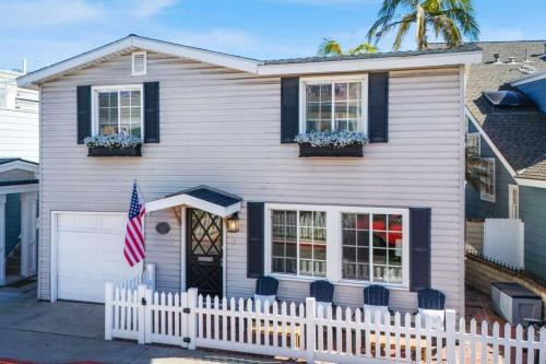 Adorable Beach House with Lots of Outdoor Space home - image 2