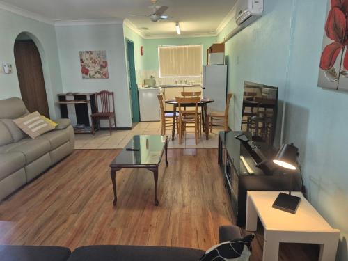 Fully Airconditioned Geraldton Holiday Unit with free Streaming - Geraldton